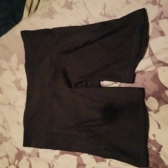 Old Navy High-Waisted Side Pocket Biker Shorts 2x - Picture 3 of 4
